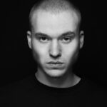 man in black crew neck shirt